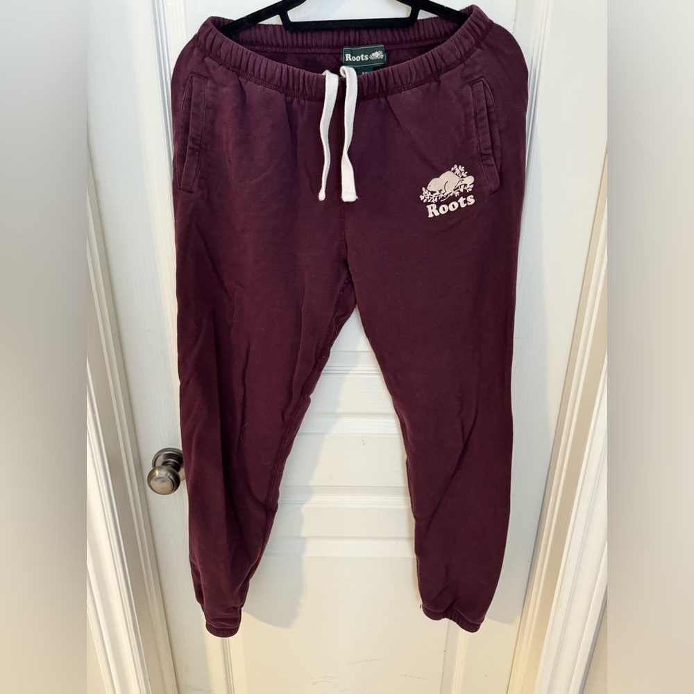 Burgundy / wine coloured roots sweatpants
